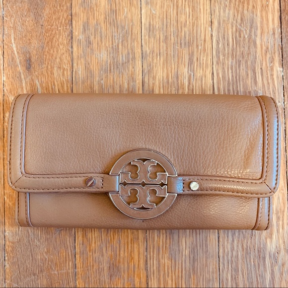 Tory Burch Handbags - Tory Burch Amanda Envelope Continental Wallet Tan